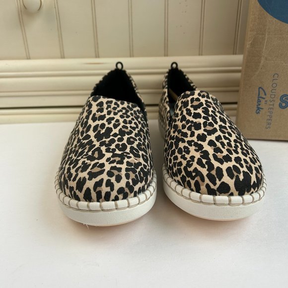 Clarks Cloudsteppers Sneakers Slip On Leopard Print Cushion Soft Shoes Walking - Picture 4 of 15